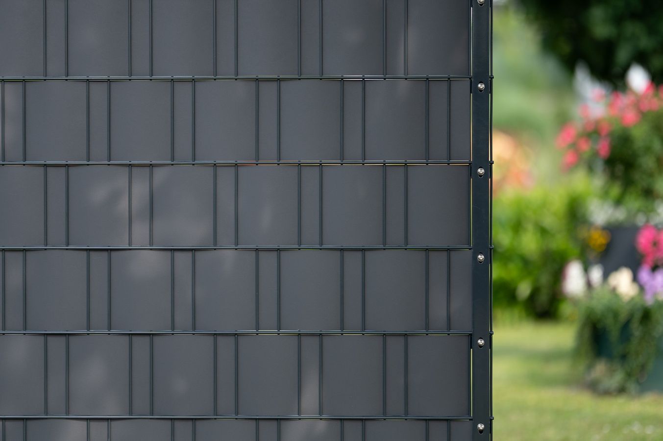 Sichtschutzstreifen Eko, Rolle á 35 Meter für Doppelstabmatten Zaun