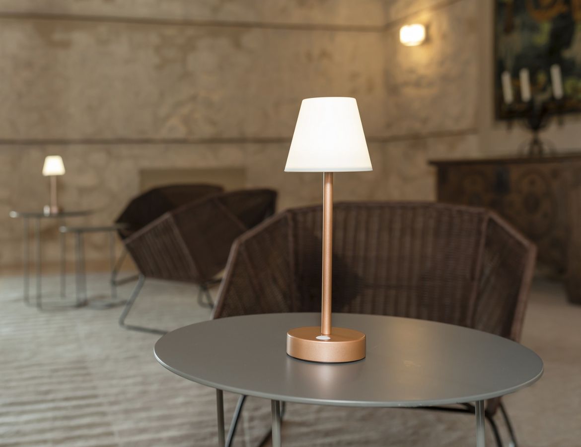 Design-Tischleuchte Lola Slim 30 für innen und außen (kabellos) 4 Farben