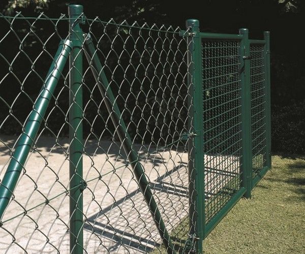 25 Meter Maschendrahtzaun, Höhe 200cm mit Boden-Einschlaghülsen, Farbe grün -Komplettset-