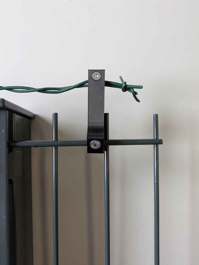 Stacheldraht-Aufsetzer 1-Reihig für Doppelstabmatte (ohne Stacheldraht)