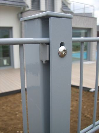 Pfosten-Upgrade (mit Stahl-Abdeckschiene und Alukappe) für DS 200 Komplettzaun Höhe 200cm