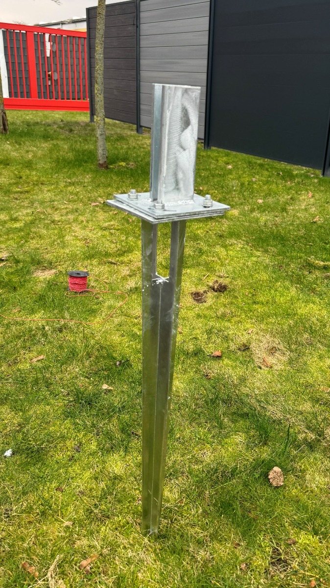 Einschlag-Bodenhülse für Vierkantpfosten 60x40mm Länge 900mm als Bodeneinschlaghülse bei ZAUN24.de