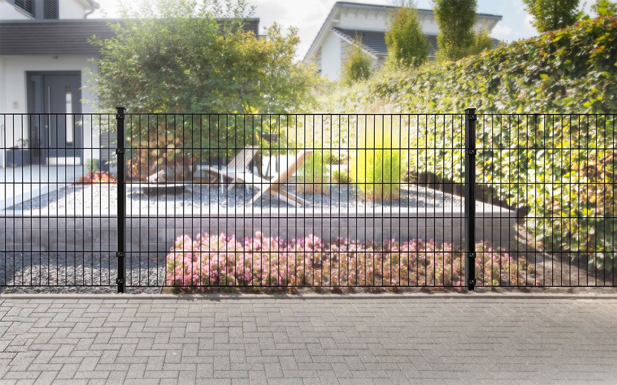 NEUHEIT:  Blacky - Komplettzaun Höhe 100cm - Black is Beautiful - RAL 9005 tiefschwarz - Trendfarbe bei ZAUN24